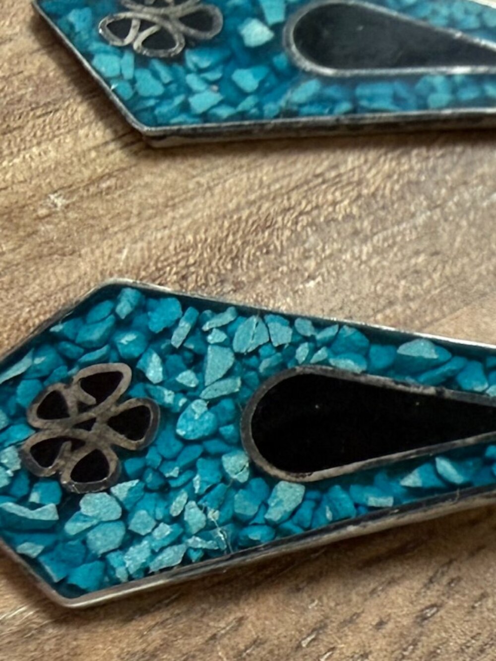 Beautiful Vintage Mexican Alpaca Silver Turquoise Chip Inlay Dangle Earrings - Picture 2 of 3